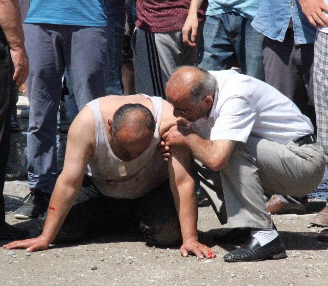 Kolonya imalathanesinde çıkan yangında bir çocuk yanarak öldü