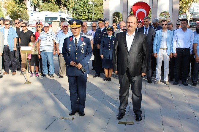 Konya protokolü şehitliği ziyaret etti