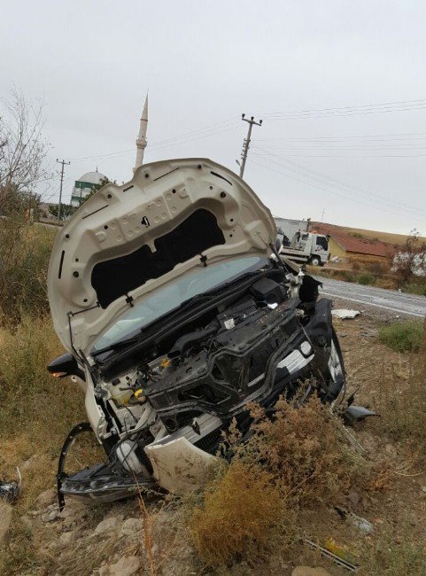 Aksaray’da iki otomobil çarpıştı: 8 yaralı