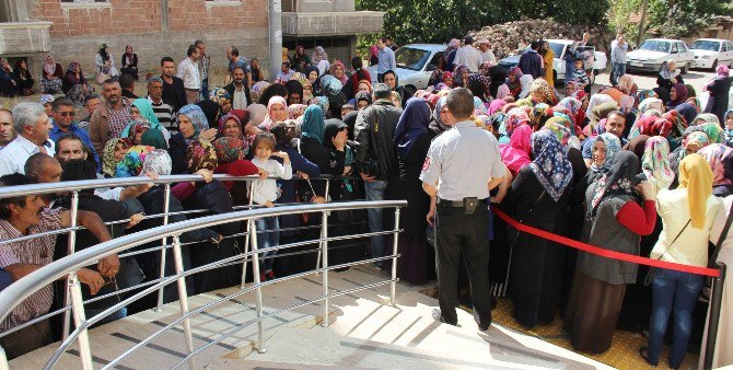 İş umuduyla İŞ-KUR’a akın ettiler