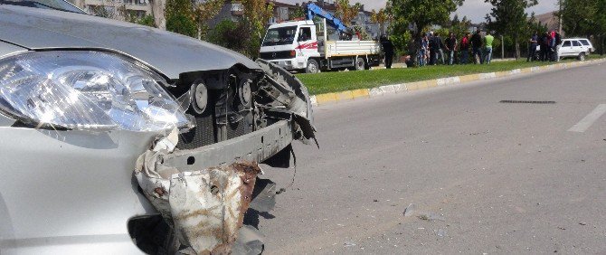 Aksaray’da otomobiller çarpıştı: 2 yaralı