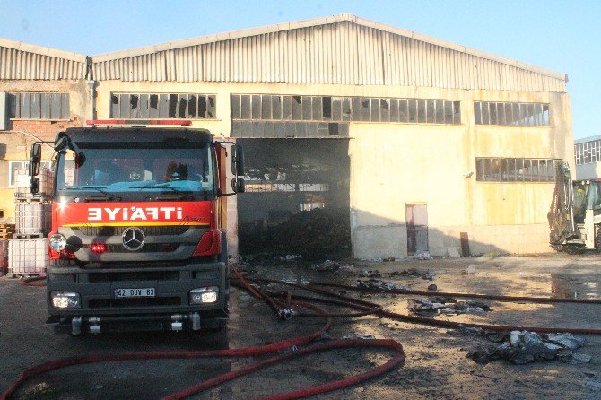 Viyol fabrikası yanarak kül oldu