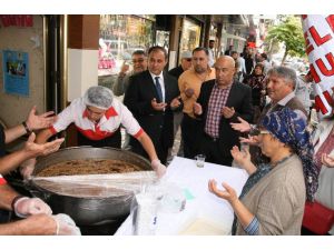 Kulu’da yardım derneğinden aşure ikramı