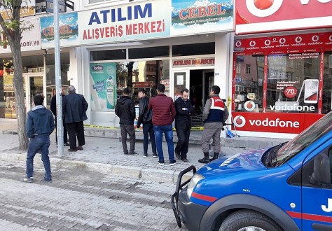 Sultanhanı'nda marketin çelik kasasını çaldılar