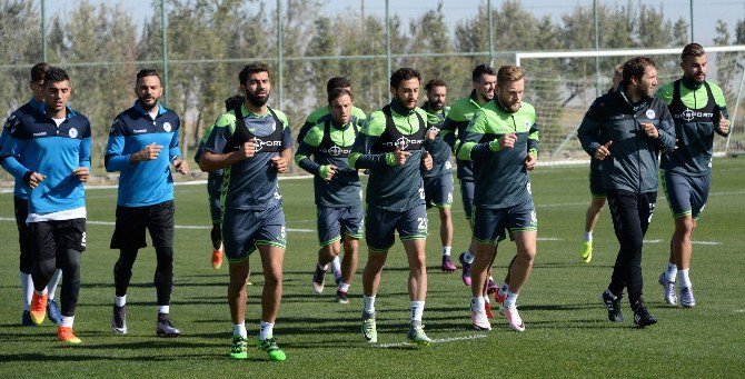 Konyaspor’da Fenerbahçe maçı hazırlıklarına başladı.