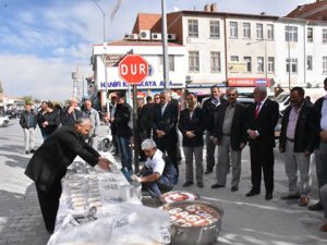 Eskil Gönülbağı Derneği'nden aşure programı