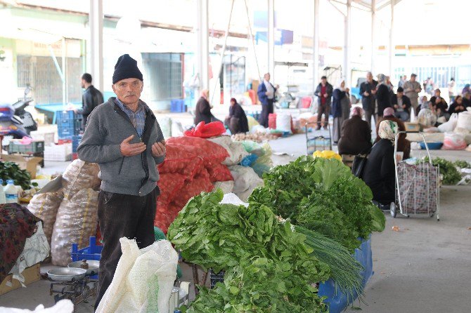 Beyşehir’de pazarcı esnafı, Pazar duasıyla mesaiye başlıyor