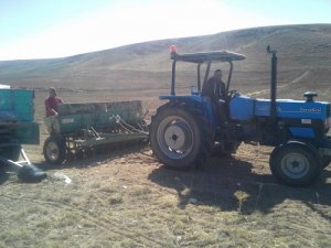 Çiftçi tohumu toprakla buluşturmaya başladı