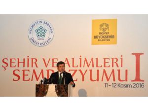 “Şehir ve Alimleri” Sempozyumu Ahmet Davutoğlu’nun katılımıyla başladı