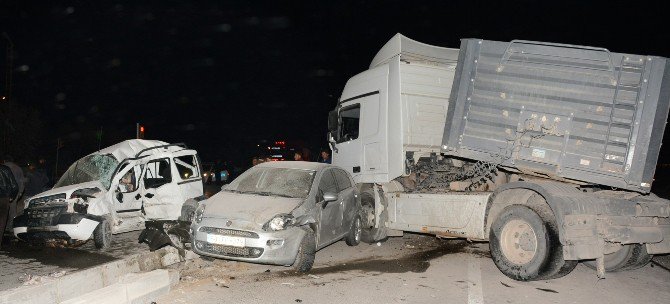 Aksaray’da tır, iki araca çarptı: 1 ölü