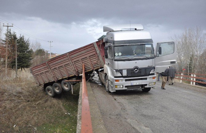 Konya’da iki TIR’ın çarpıştığı kaza ucuz atlatıldı