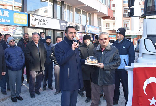 İyi ki varsın Eskil Gönülbağı Derneği! Suriye'ye bir tır dolusu un gönderildi