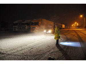 Seydişehir’de trafiğe kar engeli