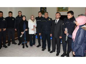 Aksaray’da imam hatipli öğrencilerden polislere destek ziyareti