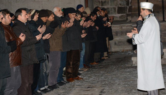 Aksaray’da şehitler için gıyabi cenaze namazı kılındı