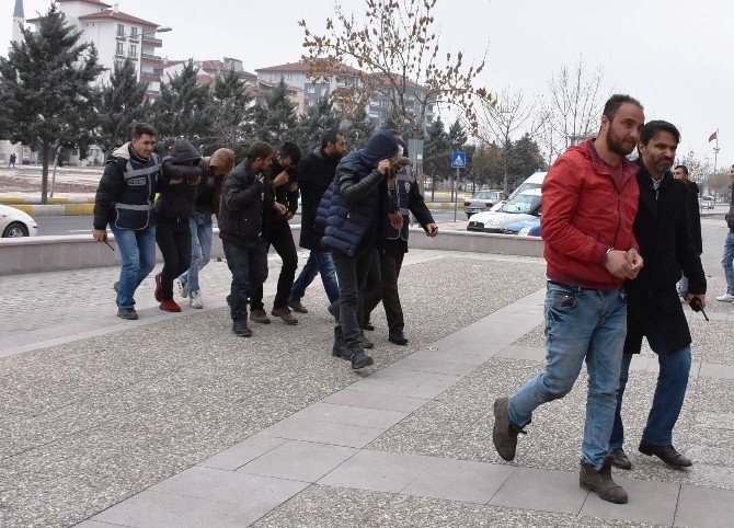 Aksaray’da 60 bin liralık kablo çalan hırsızlar yakalandı