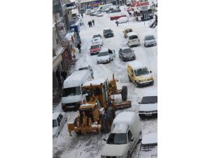 Beyşehir Belediyesi karla mücadeleyi sürdürüyor