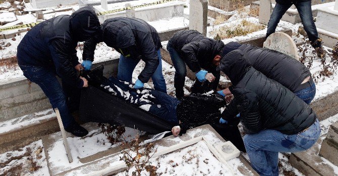 Aksaray'da 2 Gündür Kayıp Olan Genç Mezarlıkta Ölü Bulundu