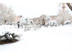 Aksaray beyaza büründü