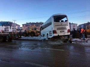 Cihanbeyli'de Öğrencileri Taşıyan Otobüs Devrildi: 3 Ölü, 40 Yaralı