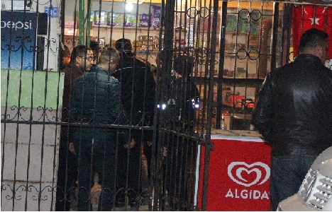 Konya’da taşlı bıçaklı park kavgası: 1 ölü, 1’i polis 4 yaralı