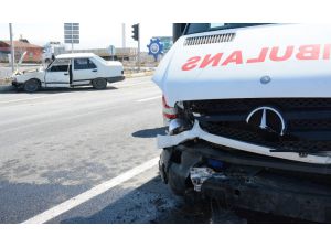 Aksaray’da hasta taşıyan ambulans kaza yaptı: 1 yaralı