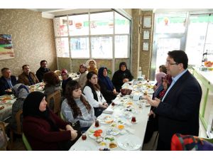 Başkan Yazgı, kadın esnaflarla halkoylaması hakkında istişare yaptı