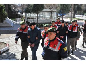 Tren yolu cinayetinin zanlıları adliyeye çıkarıldı