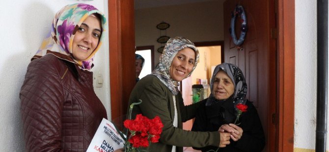 AK Parti Konya Kadın Kolları ev ev gezerek referandum için destek istiyor