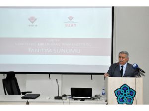 TÜBİTAK’tan uzayın duayenleri NEÜ’de öğrencilerle buluştu