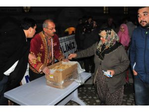 Akşehir Belediyesinden vatandaşlara kandil simidi ikramı