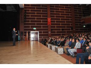 Akşehir’de "Bilinçli Aile Duyarlı Genç" konferansı