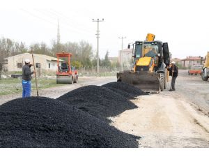 Aksaray’da sıcak asfalt çalışmaları sürüyor