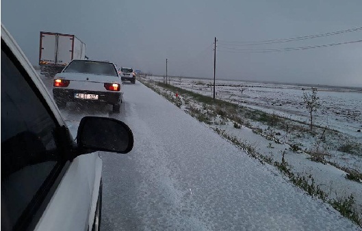 Karapınar'da yoğun dolu yağışı