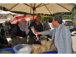 Başkan Akkaya’dan annelere çiçek