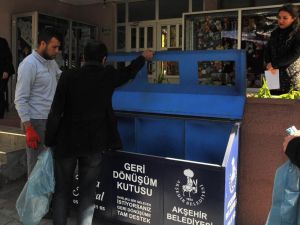 Akşehir Belediyesi’nden okullara üçlü geri dönüşüm kutuları