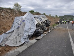 Konya’da kamyon iş makinesine çarptı: 1 ölü, 1 yaralı