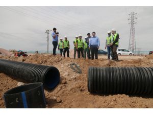 Aksaray’da yağmur suyu hattı döşeniyor