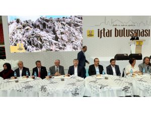 Şehit aileleri gaziler ve engelli dernekleri iftarda buluştu