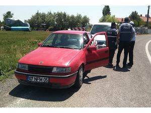 Polisin ’dur’ ihtarına uymayan sürücü kovalamaca sonucu yakalandı