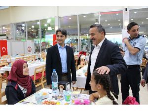 Başkan Tutal yetim ve öksüzlerle iftar yemeğinde buluştu