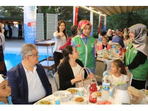 Aksaray’da yetim çocuklar iftarda buluştu