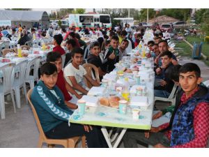 Aksaray Belediyesi kardeşlik sofrasını Yeni Sanayi Mahallesine kurdu