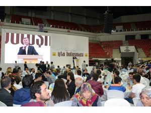 Berber ve kuaför esnafı Büyükşehir’in iftarında buluştu