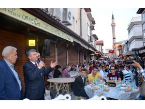 Başkan Akyürek Tarihi Bedesten esnafı ile iftarda buluştu