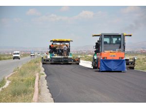 Aksaray Belediyesi organize sanayi yolunu asfaltlıyor