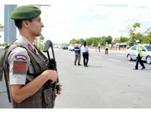 Aksaray’da uzun namlulu silahlarla bayram trafiği denetimi