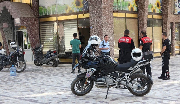 Tokatladığı çocukların babası tarafından silahla vuruldu