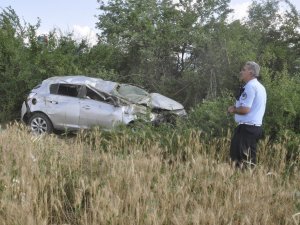 Hurdaya dönen otomobilden yaralı kurtuldu