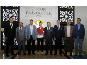 Dünya Şampiyonu Ağrıs’tan Rektör Şahin’e ziyaret